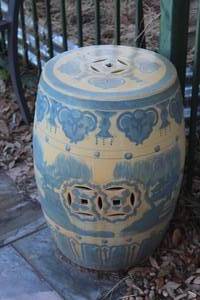 lot 900 image: Chinese blue and white porcelain garden stool