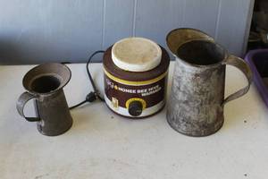 lot 850 image: Honee Bee Hive Warmer & tinware pitchers,