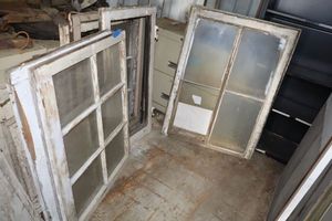 lot 121 image: Vintage wood frame windows (some glass repair needed), see photos