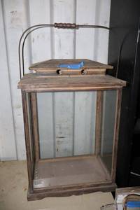 lot 119 image: Large glass sided lantern - 18x11x32