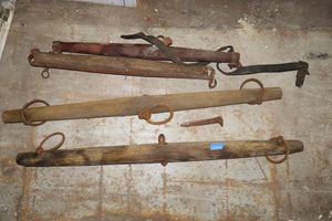 lot 123 image: Vintage harness hitching pieces