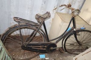 lot 127 image: Vintage bicycle as shown