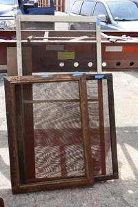 lot 113 image: Rustic dcor Vintage picture frame(30x42), window screen(32x42), and screen door (32x62)