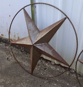 lot 243 image: 39 decorative metal 3D star