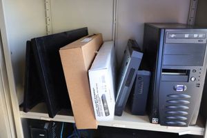 lot 227 image: Electronics, see photos