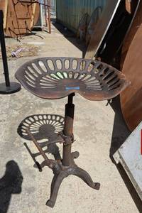 lot 250 image: Vintage style cast iron tractor seat bar stool