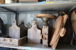lot 15 image: Wood trays and cutting boards