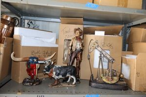 lot 24 image: Western style home dcor with oil rig