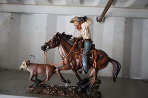 Western décor - cowboy roping calf figurine
