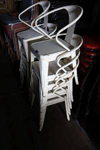lot 172 image: White metal stackable chairs - 5 total