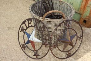 lot 8 image: Small metal star signs about 12 round) with basket (about 9 total)