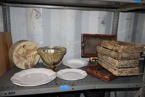lot 38 image: Table decorations, plates and trays