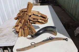 lot 49 image: Western decor Horse head wood piece sculpture, horn, and harness piece