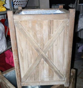 lot 90 image: Rustic style wooden planter box - 19x19x28