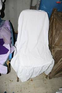 lot 76 image: White chair covers - about 60 count
