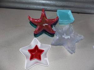 lot 182 image: STARFISH PLATES, SMALL BLUE BOWLS