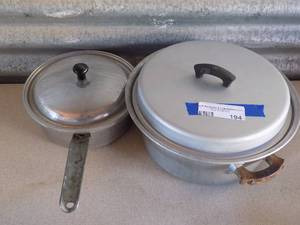lot 194 image: QTY 2 POT AND PAN