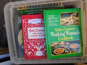 lot 94 image: COOK BOOK LOT