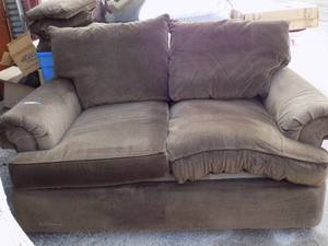 lot 76 image: LOVE SEAT