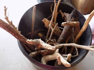 lot 255 image: BLACK TOTE OF MISC. PIECES OF WOOD