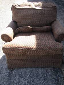 lot 142 image: OVERSIZED BROWN CHAIR