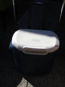 lot 145 image: SMALL Coleman ROLLING ICE CHEST