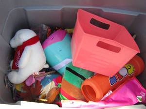 lot 149 image: TOTE OF MISC. TOYS