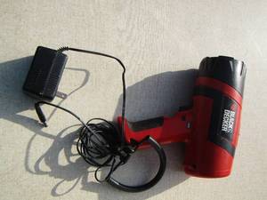 lot 90 image: electric black and decker flash light