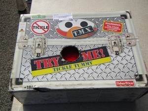 lot 19 image: FISHER PRICE TICKLE ME ELMO