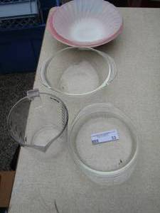 lot 33 image: pink china bowl,  measuring cup, casserole dish plus