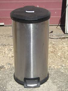 lot 41 image: STAINLESS TRASH CAN - STEP ON