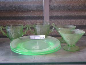 lot 132 image: GREEN DISHES