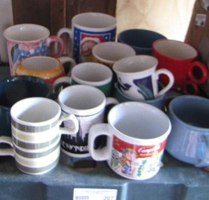 lot 207 image: VARIOUS COFFEE CUPS