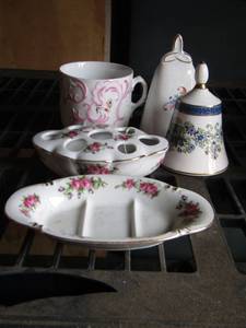 lot 223 image: SOAP DISH, TOOTHBRUSH HOLDER, BELL, HANDLED COFFEE CUP