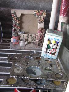 lot 229 image: PHOTO FRAMES