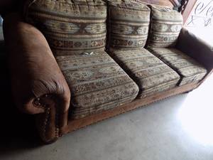 lot 29 image: GENUINE MAYO COUCH