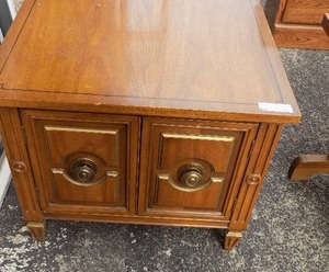 lot 11 image: DOUBLE DOOR SIDE TABLE WITH STORAGE