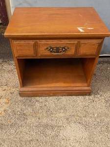 lot 25 image: AYERS BED SIDE TABLE 1 DRAWER WITH UNDER STORAGE