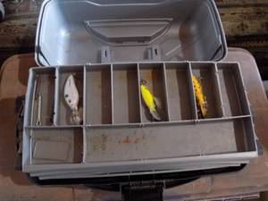 lot 36 image: TACKLE BOX WITH VARIOUS LURES