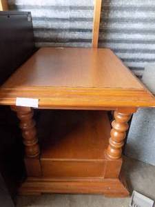 lot 70 image: 1 DRAWER SIDE TABLE