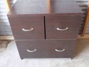 lot 72 image: 2 DOOR 1 DRAWER FILE CABINET