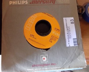 lot 83 image: ELVIS PRESLEY 45S RECORD LOT