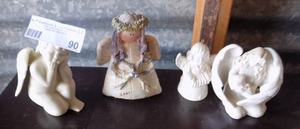 lot 90 image: QTY 4 ANGEL DCOR PIECES SMALL