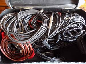 lot 93 image: VARIOUS LOT OF AMP CORDS AND INSTRUMENT CORDS