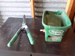 lot 108 image: HANDHELD TREE TRIMMERS AND Scotts SEED SPREADER