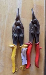 lot 130 image: 2 PAIRS OF TIN SNIPS
