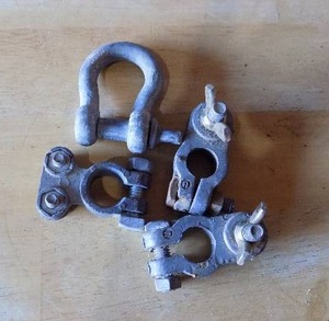 lot 132 image: Battery Terminal Clips