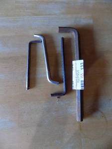 lot 133 image: QTY 4 VARIOUS SIZE Allen WRENCHES