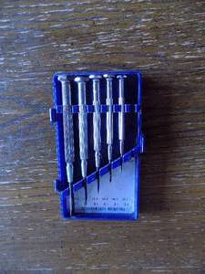 lot 125 image: MINI SCREW DRIVERS