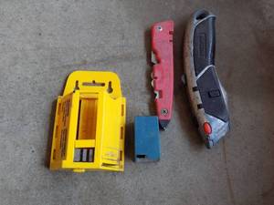 lot 153 image: Utility Knives plus Blades